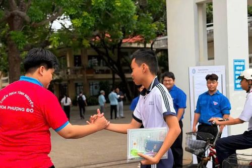 Tiếp sức sĩ tử lớp 10 'vượt vũ môn'