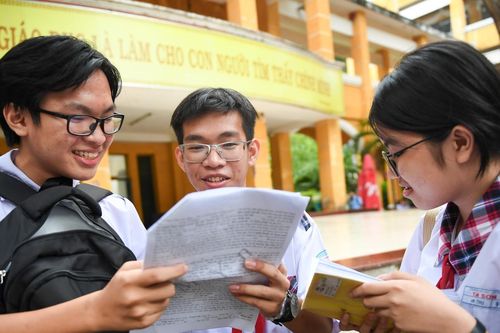 Đề thi Văn lớp 10 TPHCM gợi mở sắc màu cảm xúc, chạm đến giá trị con người
