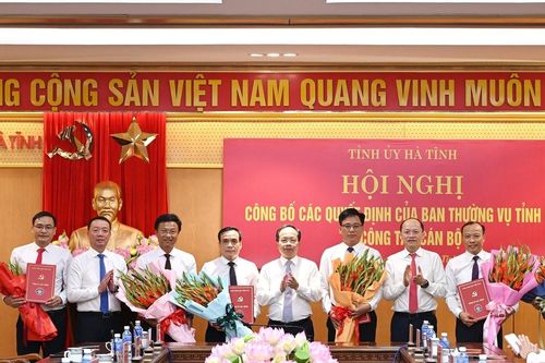 Phó Chủ tịch Ủy ban MTTQ tỉnh Hà Tĩnh Ngô Văn Huỳnh làm Bí thư xã