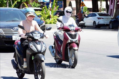 Nắng nóng kéo dài gây nhiều áp lực lên đời sống và sản xuất