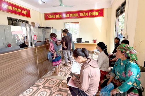 Chính quyền xã vùng cao đến gần dân, phục vụ nhân dân