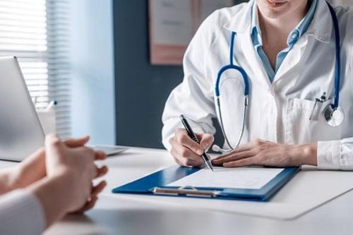 Người tham gia BHYT, khám tại phòng khám tư, có được hưởng quyền lợi?