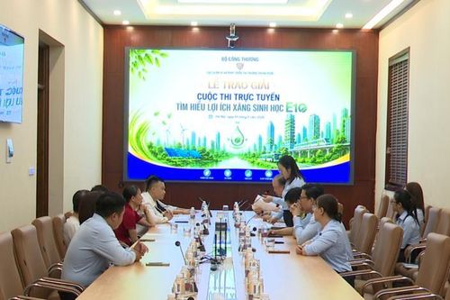 Trao giải vòng trực tuyến Cuộc thi Tìm hiểu lợi ích của xăng E10
