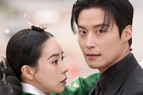 Nam thần mới của màn ảnh Hàn gây sốt với bộ phim top 1 Netflix