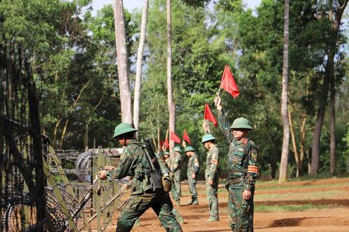 '3 tiếng nổ' tôi luyện bản lĩnh chiến sĩ mới