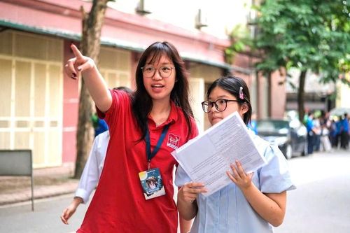 Áp lực thi vào lớp 10: Trường chuyên đang gánh nhu cầu của giáo dục đại trà?