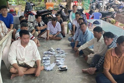 Bắt 15 'con bạc' đang say sưa đá gà qua mạng tại quán cà phê của Đỗ Thị Hương Giang