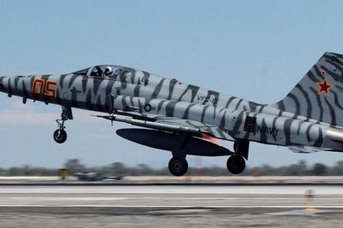 Vì sao Hải quân Mỹ buộc phải cho loạt tiêm kích F-5 Tiger II 'về hưu'?