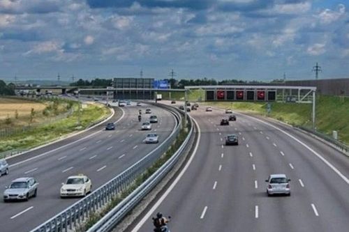 Không thu phí sử dụng đường bộ với xe ô tô tạm dừng tham gia giao thông bao nhiêu ngày?