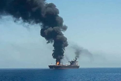 Iran tấn công tên lửa vào tàu của Mỹ - Israel