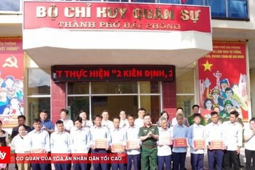Bàn giao 11 thuyền viên gặp nạn tại vùng biển Bạch Long Vĩ về gia đình