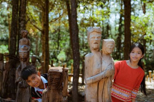 Về Măng Đen nghe tượng gỗ Mơ Nâm kể chuyện bản làng