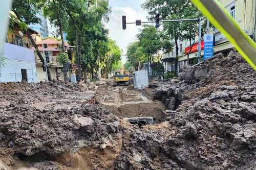 Đại công trường chống ngập vẫn ngổn ngang giữa trung tâm Hà Nội