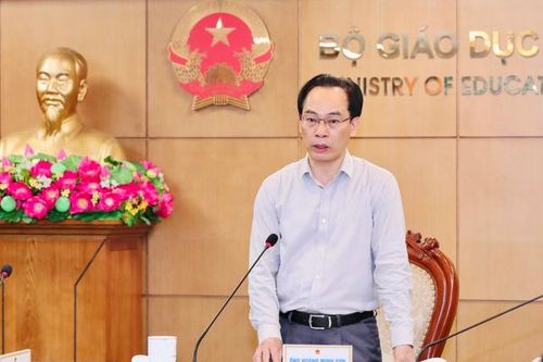 Lượng thí sinh đăng ký thi tốt nghiệp THPT tăng mạnh, gây áp lực lớn