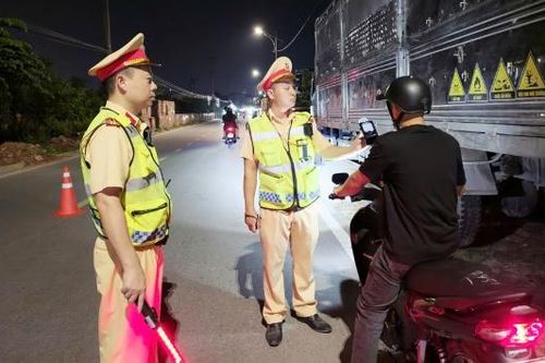 Mỗi biên bản xử phạt vi phạm giao thông là một lời cảnh tỉnh