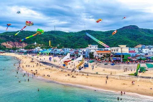 Sôi động đua thuyền rồng, rực rỡ diều nghệ thuật