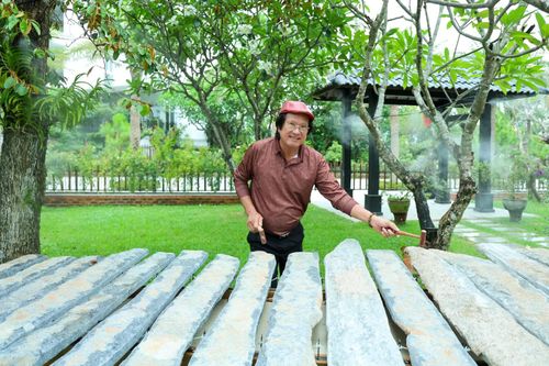 Độc đáo bộ đàn đá 54 thanh