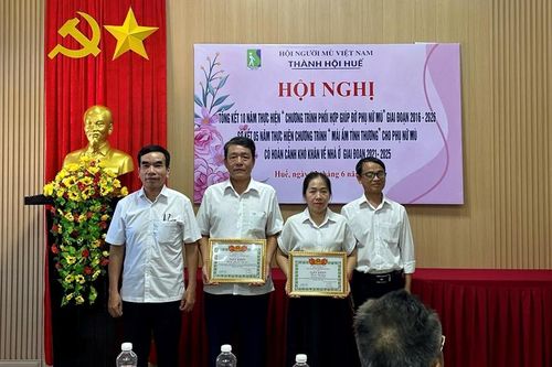 Đồng hành cùng phụ nữ khiếm thị