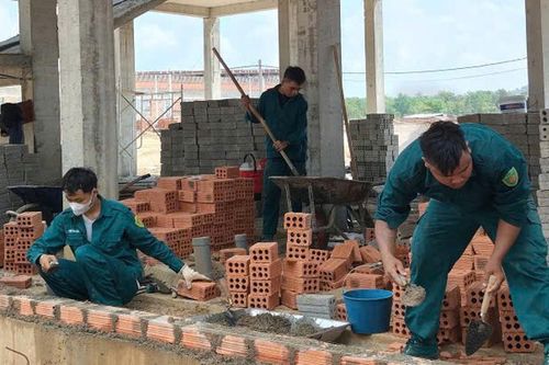 270 cán bộ chiến sĩ quân đội, công an hỗ trợ xây trường liên cấp ở Gia Lai