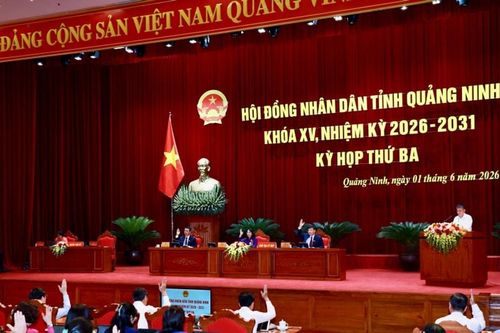 Xây dựng Quảng Ninh thành cực tăng trưởng toàn diện