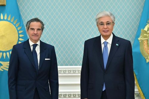 Kazakhstan 'bật đèn xanh' tiếp nhận uranium làm giàu của Iran