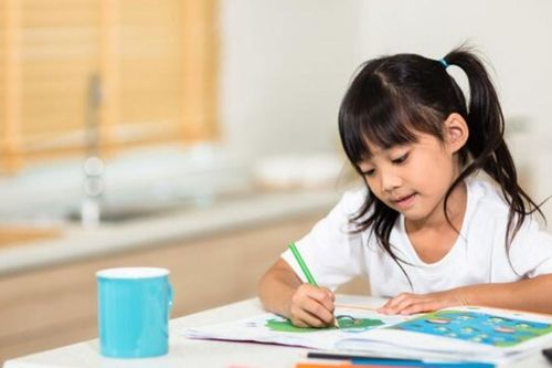 Không cần học thêm nhiều, trẻ vẫn có thể trở thành học sinh giỏi nếu duy trì 3 thói quen này