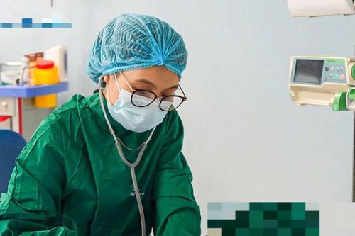 Bé trai 7 tuổi hai lần chiến thắng u lympho Burkitt nhờ ca ghép tế bào gốc đồng loài đầu tiên