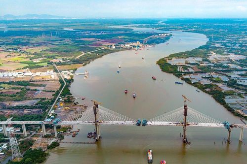 Cầu dây văng cao nhất Việt Nam trên tuyến Bến Lức - Long Thành sắp hợp long