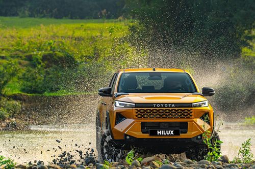 Bước nhảy vọt của Toyota Hilux thế hệ mới tại Việt Nam