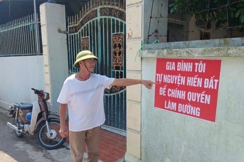 Hải Phòng: 64 hộ gia đình đồng loạt treo biển 'tự nguyện hiến đất làm đường'