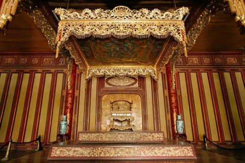 Bảo tồn tối đa yếu tố gốc khi phục chế Bảo vật quốc gia 'Ngai vua triều Nguyễn'