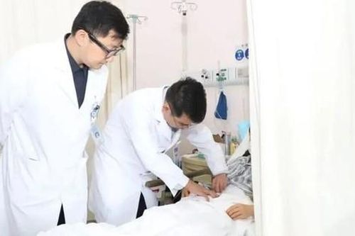 Người phụ nữ 27 tuổi phải cắt bỏ đại tràng vì làm 'điều dại dột' suốt 4 năm