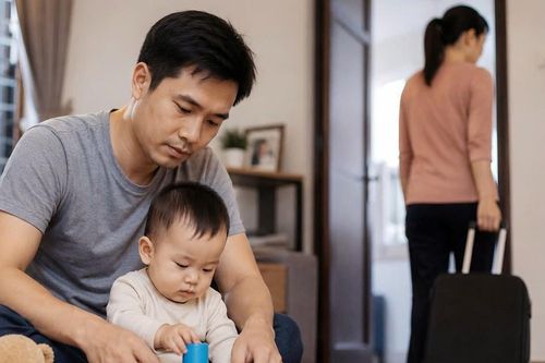 Mẹ bỏ con từ nhỏ, cha được trao quyền nuôi dưỡng