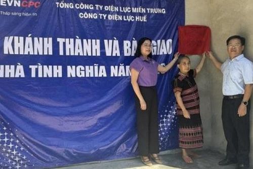 Điện lực Huế trao nhà tình nghĩa cho hộ gia đình có công với cách mạng