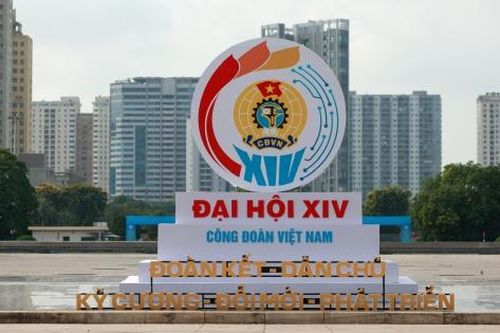 Hà Nội trang hoàng cờ hoa trước thềm Đại hội XIV Công đoàn Việt Nam
