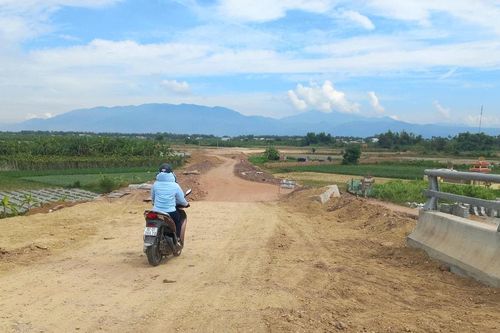 Vướng mặt bằng, khan hiếm vật liệu:Nhiều dự án nguy cơ chậm tiến độ