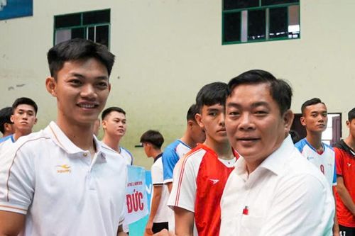 16 đội tham gia vòng chung kết Giải bóng chuyền nam thành phố Đà Nẵng