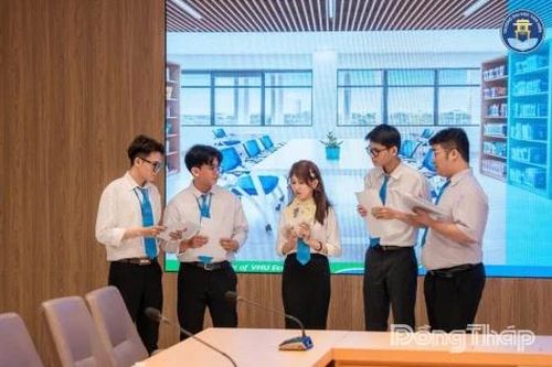 'Đất nước cần nhà khoa học, người trẻ cần điều gì?'
