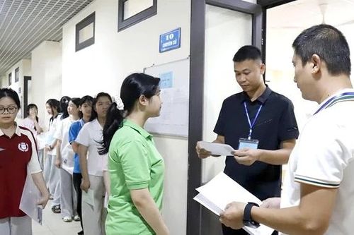 Hội đồng coi thi THPT Chuyên Hùng Vương: 1.401 thí sinh hoàn thành bài thi môn chuyên