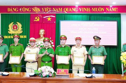 Khen thưởng các tập thể, cá nhân phá chuyên án mua bán dữ liệu cá nhân