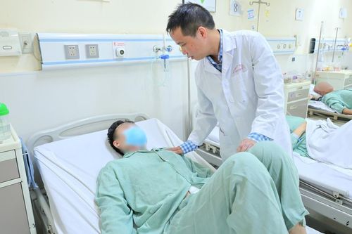 Bệnh viện E cứu sống quả thận dập nát cho người bệnh đa chấn thương bằng kỹ thuật ghép tự thân