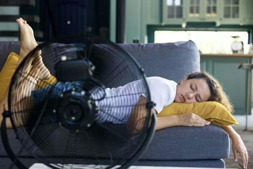 Vừa đi nắng về đã bật quạt, điều hòa: Thói quen nhiều người mắc phải nhưng tiềm ẩn hàng loạt rủi ro sức khỏe