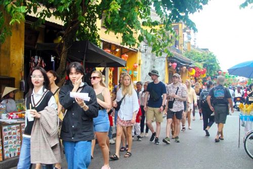 Ngành du lịch lập kỷ lục đón khách quốc tế nhờ nới lỏng thị thực