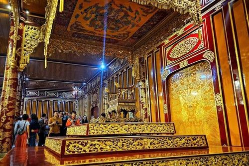 Ngai vua triều Nguyễn bị phá hoại đã được phục chế, sắp trưng bày trở lại