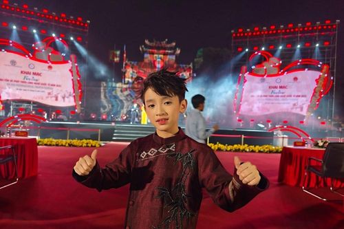 Học giỏi, hát hay và giàu yêu thương - câu chuyện đẹp của Liu Đức Minh