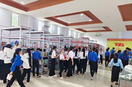 Thư viện xã An Minh thu hút đông đảo bạn đọc trong dịp hè