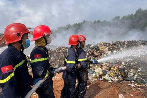 Quảng Trị chỉ đạo ngăn ngừa cháy tại các bãi rác dân sinh gây ô nhiễm môi trường