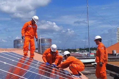 Sở Xây dựng TPHCM lên tiếng việc người dân kêu bị 'làm khó' khi lắp điện mặt trời