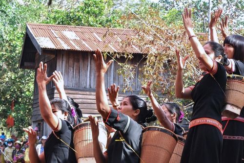 Giữ 'căn cước văn hóa' của đồng bào giữa nhịp sống hiện đại