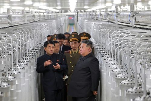 Ông Kim Jong Un thị sát nhà máy hạt nhân mới của Triều Tiên
